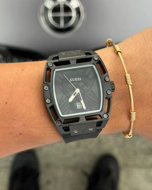 GUESS 001